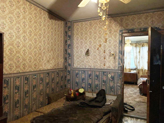 Продам трехкомнатную (3-комн.) квартиру, Загребский б-р, 33к2, Санкт-Петербург г