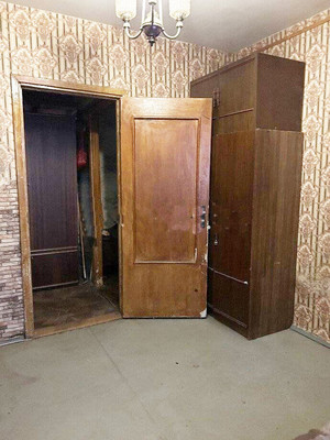 Продам трехкомнатную (3-комн.) квартиру, Загребский б-р, 33к2, Санкт-Петербург г