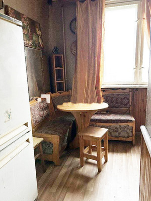 Продам трехкомнатную (3-комн.) квартиру, Загребский б-р, 33к2, Санкт-Петербург г
