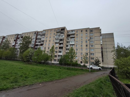 Продам трехкомнатную (3-комн.) квартиру, Загребский б-р, 33к2, Санкт-Петербург г