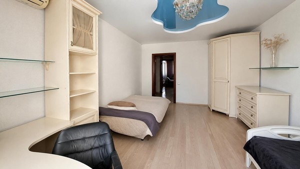Продам трехкомнатную (3-комн.) квартиру, Главмосстроя ул, 10, Москва г
