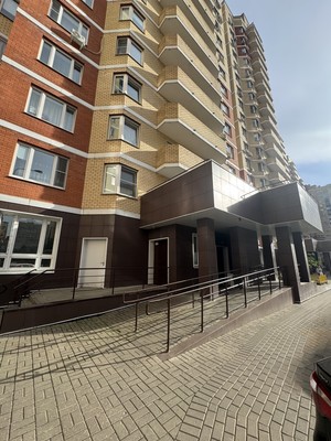 Продам трехкомнатную (3-комн.) квартиру, Лунная (Западный мкр.) ул, 35, Домодедово г