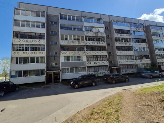 Продам двухкомнатную (2-комн.) квартиру, Ленинградская ул, 6, Костомукша г