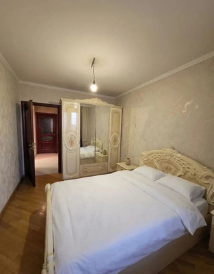 Продам трехкомнатную (3-комн.) квартиру, 60 лет Победы ул, 8, Октябрьский рп