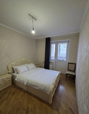 Продам трехкомнатную (3-комн.) квартиру, 60 лет Победы ул, 8, Октябрьский рп