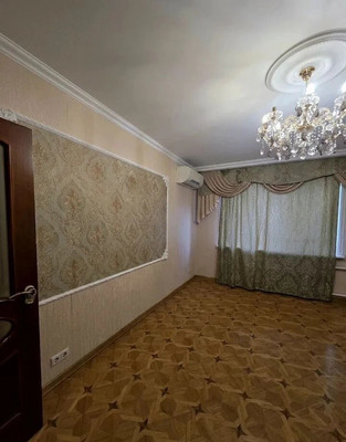 Продам трехкомнатную (3-комн.) квартиру, 60 лет Победы ул, 8, Октябрьский рп