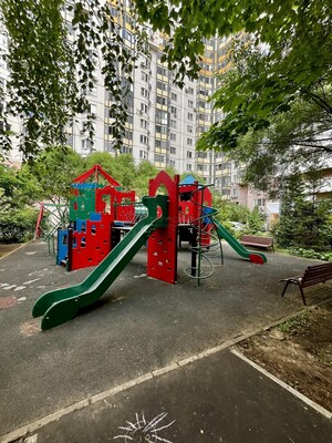 Продам трехкомнатную (3-комн.) квартиру, Красногорский б-р, 17, Красногорск г