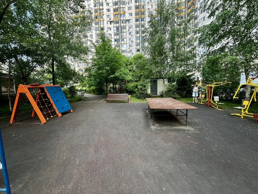 Продам трехкомнатную (3-комн.) квартиру, Красногорский б-р, 17, Красногорск г