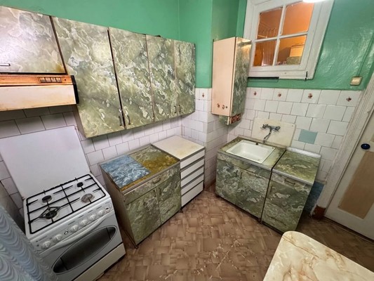 Продам трехкомнатную (3-комн.) квартиру, Партизанская ул, 8, Комсомольск-на-Амуре г