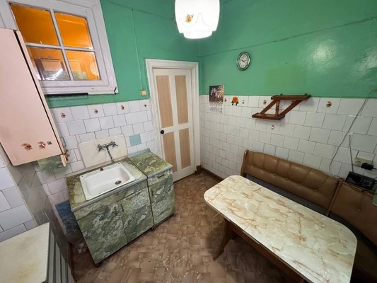 Продам трехкомнатную (3-комн.) квартиру, Партизанская ул, 8, Комсомольск-на-Амуре г