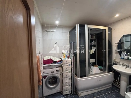 Продам трехкомнатную (3-комн.) квартиру, Октябрьская ул, 9, Долинск г