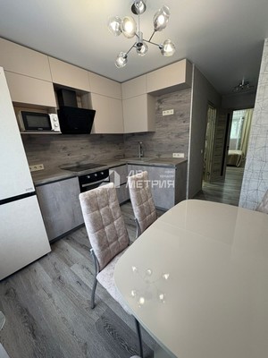 Продам трехкомнатную (3-комн.) квартиру, Мира пр-кт, 371кБ, Южно-Сахалинск г