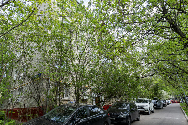 Продам трехкомнатную (3-комн.) квартиру, Ватутина ул, 2к2, Москва г