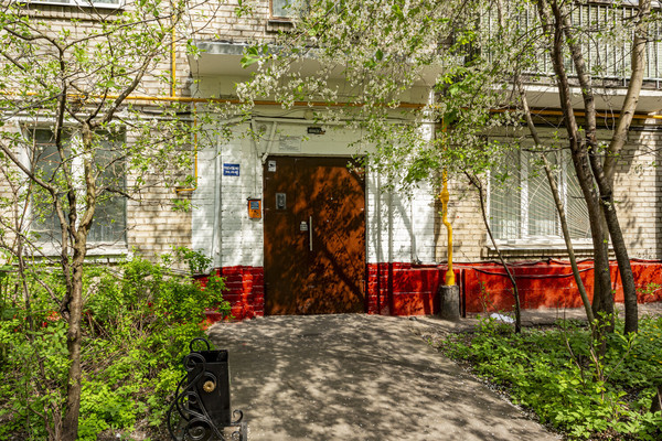Продам трехкомнатную (3-комн.) квартиру, Ватутина ул, 2к2, Москва г