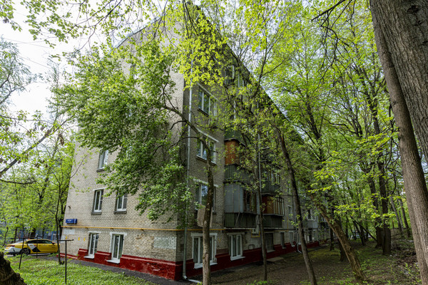 Продам трехкомнатную (3-комн.) квартиру, Ватутина ул, 2к2, Москва г