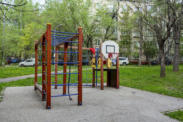 Продам трехкомнатную (3-комн.) квартиру, Ватутина ул, 2к2, Москва г
