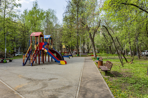 Продам трехкомнатную (3-комн.) квартиру, Ватутина ул, 2к2, Москва г