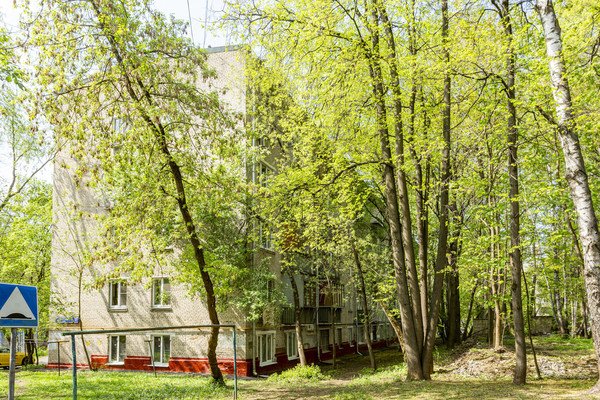 Продам трехкомнатную (3-комн.) квартиру, Ватутина ул, 2к2, Москва г