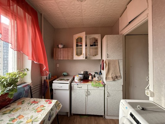 Продам комнату в 3-комн. квартире, Совхозная ул, 18к1, Москва г