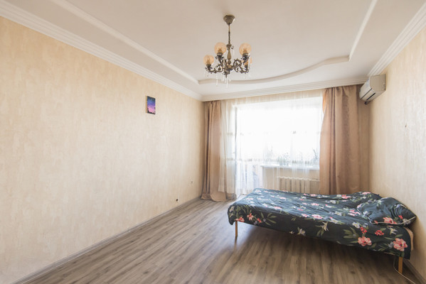 Продам двухкомнатную (2-комн.) квартиру, Орбитальная ул, 70/3, Ростов-на-Дону г
