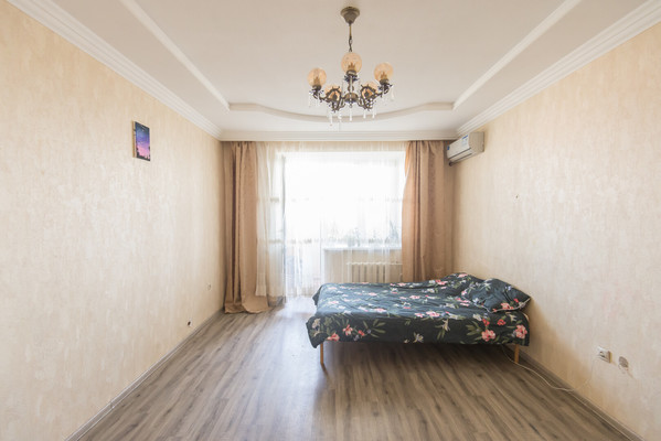 Продам двухкомнатную (2-комн.) квартиру, Орбитальная ул, 70/3, Ростов-на-Дону г