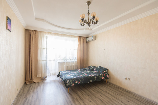 Продам двухкомнатную (2-комн.) квартиру, Орбитальная ул, 70/3, Ростов-на-Дону г
