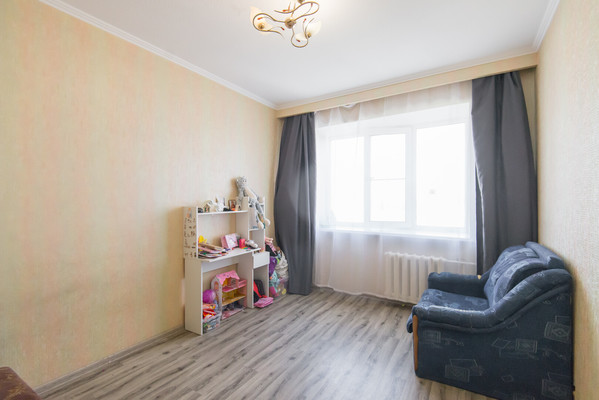 Продам двухкомнатную (2-комн.) квартиру, Орбитальная ул, 70/3, Ростов-на-Дону г