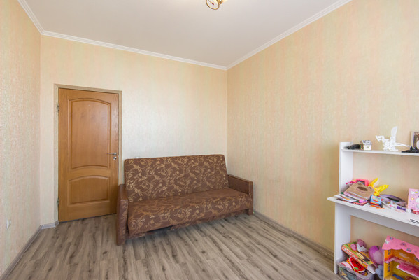 Продам двухкомнатную (2-комн.) квартиру, Орбитальная ул, 70/3, Ростов-на-Дону г