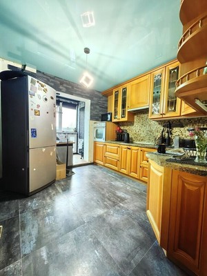 Продам трехкомнатную (3-комн.) квартиру, Мира пр-кт, 284, Южно-Сахалинск г