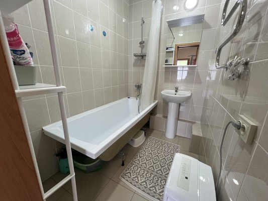 Продам двухкомнатную (2-комн.) квартиру, Ленина ул, 569А, Южно-Сахалинск г