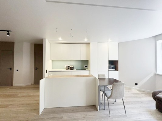 Продам трехкомнатную (3-комн.) квартиру, Четаева ул, 56к18, Казань г