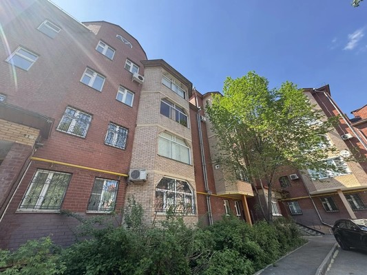 Продам трехкомнатную (3-комн.) квартиру, Четаева ул, 56к18, Казань г