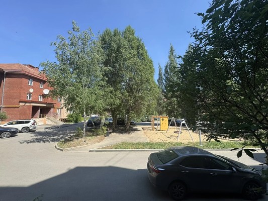 Продам трехкомнатную (3-комн.) квартиру, Четаева ул, 56к18, Казань г
