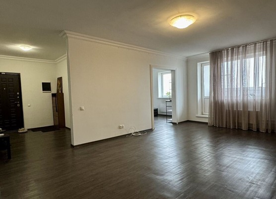 Продам трехкомнатную (3-комн.) квартиру, 60 лет Победы ул, 10а, Октябрьский рп