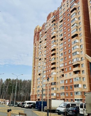 Продам трехкомнатную (3-комн.) квартиру, 60 лет Победы ул, 10а, Октябрьский рп