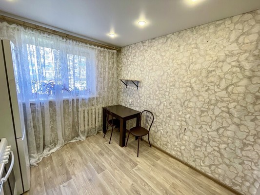 Продам двухкомнатную (2-комн.) квартиру, 1-й Микрорайон ул, 46, Эльбан рп