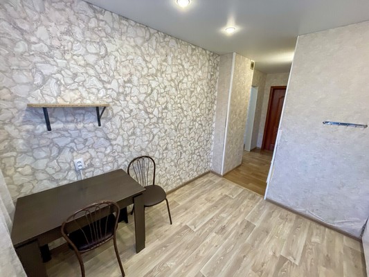 Продам двухкомнатную (2-комн.) квартиру, 1-й Микрорайон ул, 46, Эльбан рп