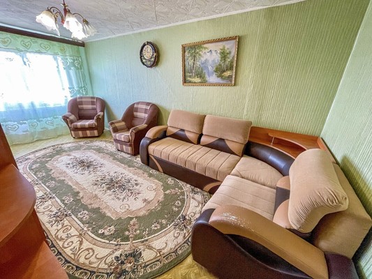 Продам двухкомнатную (2-комн.) квартиру, 2-й Микрорайон ул, 18, Эльбан рп