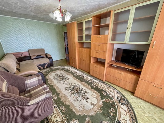 Продам двухкомнатную (2-комн.) квартиру, 2-й Микрорайон ул, 18, Эльбан рп