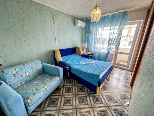 Продам двухкомнатную (2-комн.) квартиру, 2-й Микрорайон ул, 18, Эльбан рп