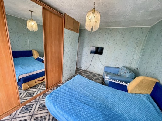 Продам двухкомнатную (2-комн.) квартиру, 2-й Микрорайон ул, 18, Эльбан рп