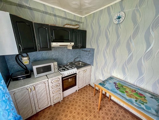 Продам двухкомнатную (2-комн.) квартиру, 2-й Микрорайон ул, 18, Эльбан рп