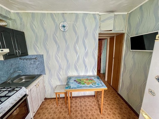 Продам двухкомнатную (2-комн.) квартиру, 2-й Микрорайон ул, 18, Эльбан рп