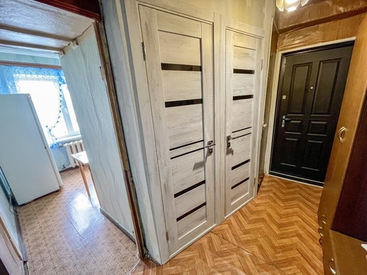 Продам двухкомнатную (2-комн.) квартиру, 2-й Микрорайон ул, 18, Эльбан рп