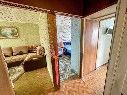 Продам двухкомнатную (2-комн.) квартиру, 2-й Микрорайон ул, 18, Эльбан рп