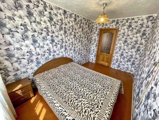Продам трехкомнатную (3-комн.) квартиру, 1-й Микрорайон ул, 21, Эльбан рп