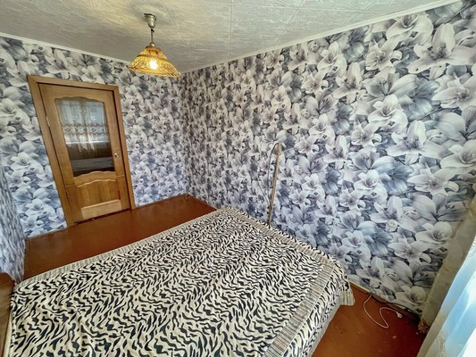Продам трехкомнатную (3-комн.) квартиру, 1-й Микрорайон ул, 21, Эльбан рп