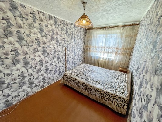 Продам трехкомнатную (3-комн.) квартиру, 1-й Микрорайон ул, 21, Эльбан рп
