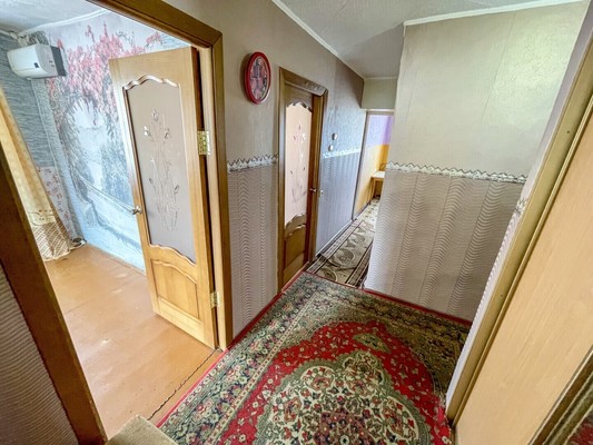 Продам трехкомнатную (3-комн.) квартиру, 1-й Микрорайон ул, 21, Эльбан рп