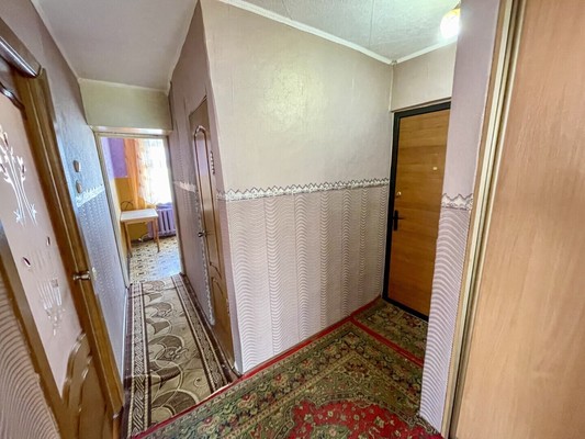 Продам трехкомнатную (3-комн.) квартиру, 1-й Микрорайон ул, 21, Эльбан рп